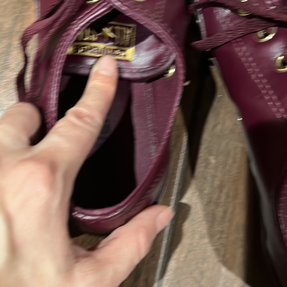 Converse - Picture 2 of 3